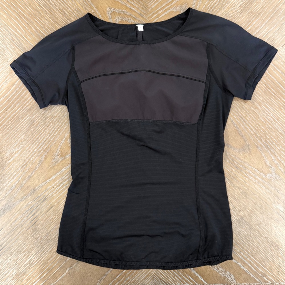 Lululemon Run Fast Track Short Sleeve Black Open Back Running Top Women Size 2